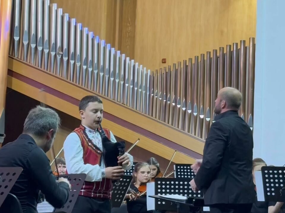 Ați auzit vreodată piesa populară „Hangul” în interpretare simfonică?